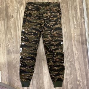 Y&R camo joggers